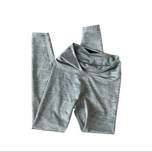 Like new size small Nike full leggings with back pocket